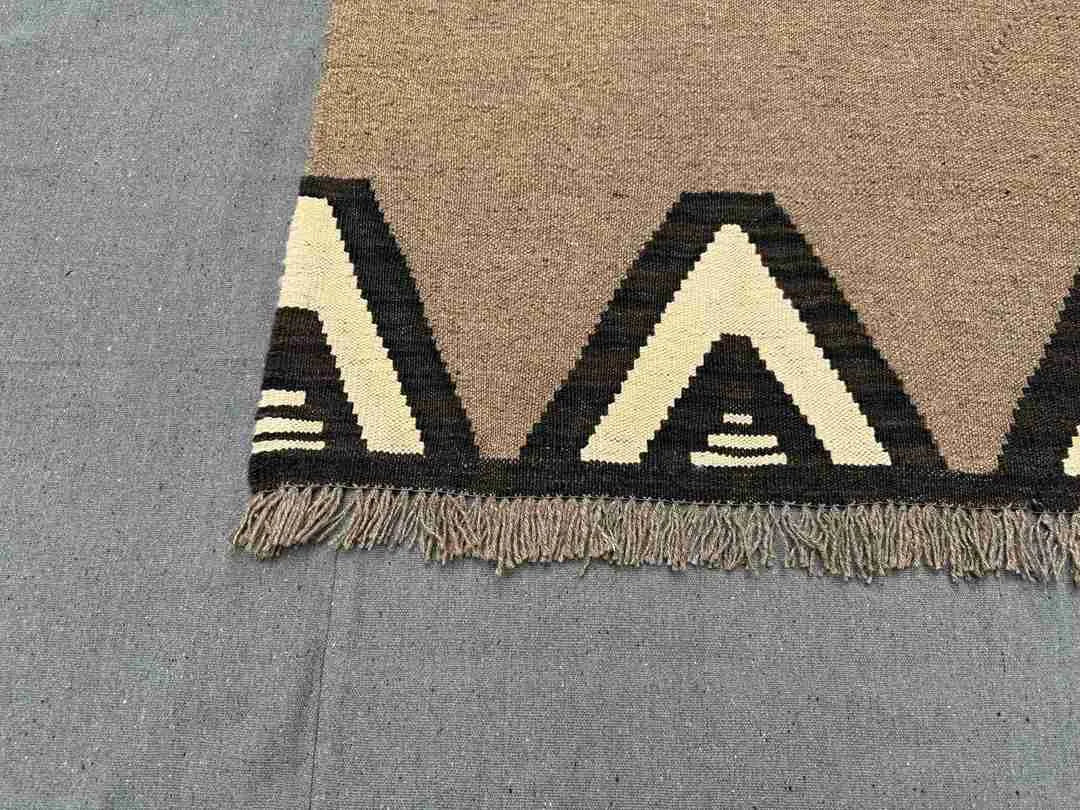 Corner detail of 6x9 geometric Kilim rug highlighting fine craftsmanship.