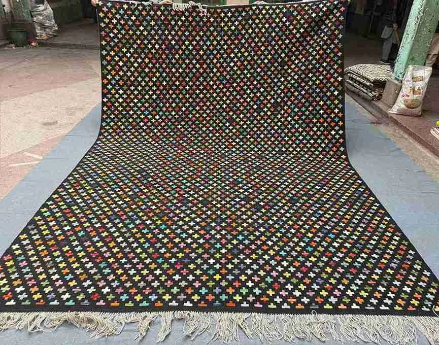 Full view of large 8x12 Turkish Kilim rug – handmade wool flatweave with vibrant geometric accents.