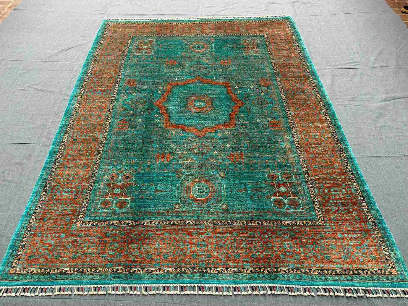Floor view of luxury hand-knotted 6x8 oriental Mamluk rug