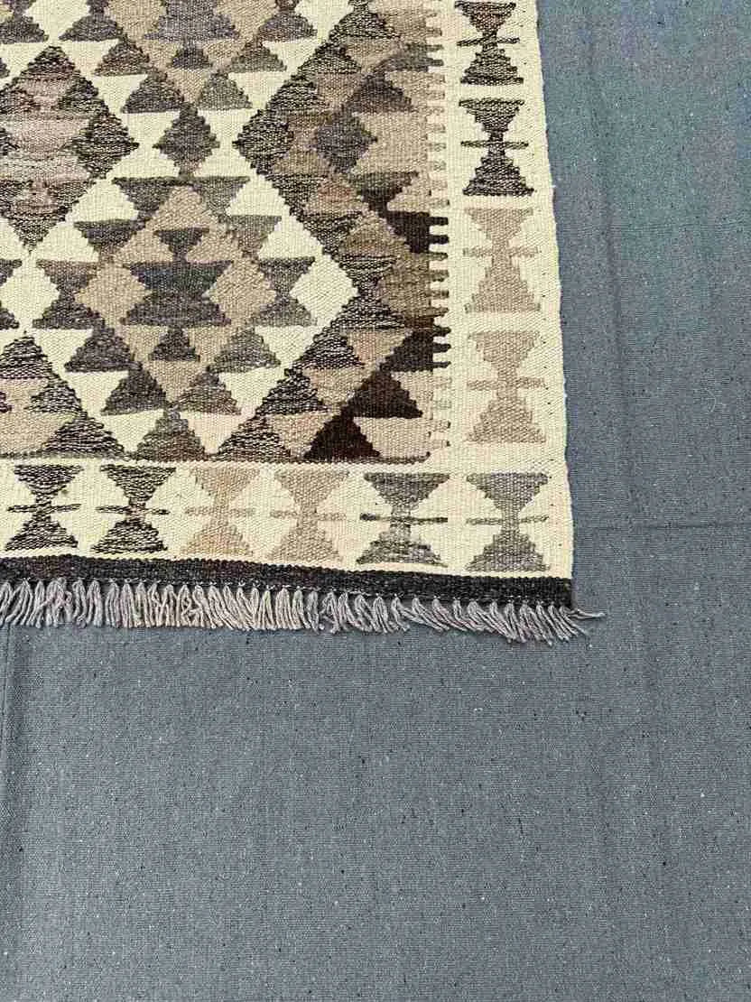 Close-up of corner detail on wool Kilim runner – vintage-inspired geometric pattern.