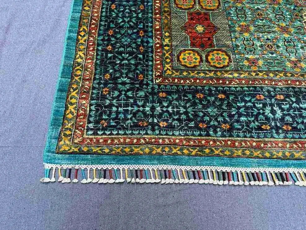 Corner detail of handwoven Turkish-Afghan Mamluk rug – Persian-style design