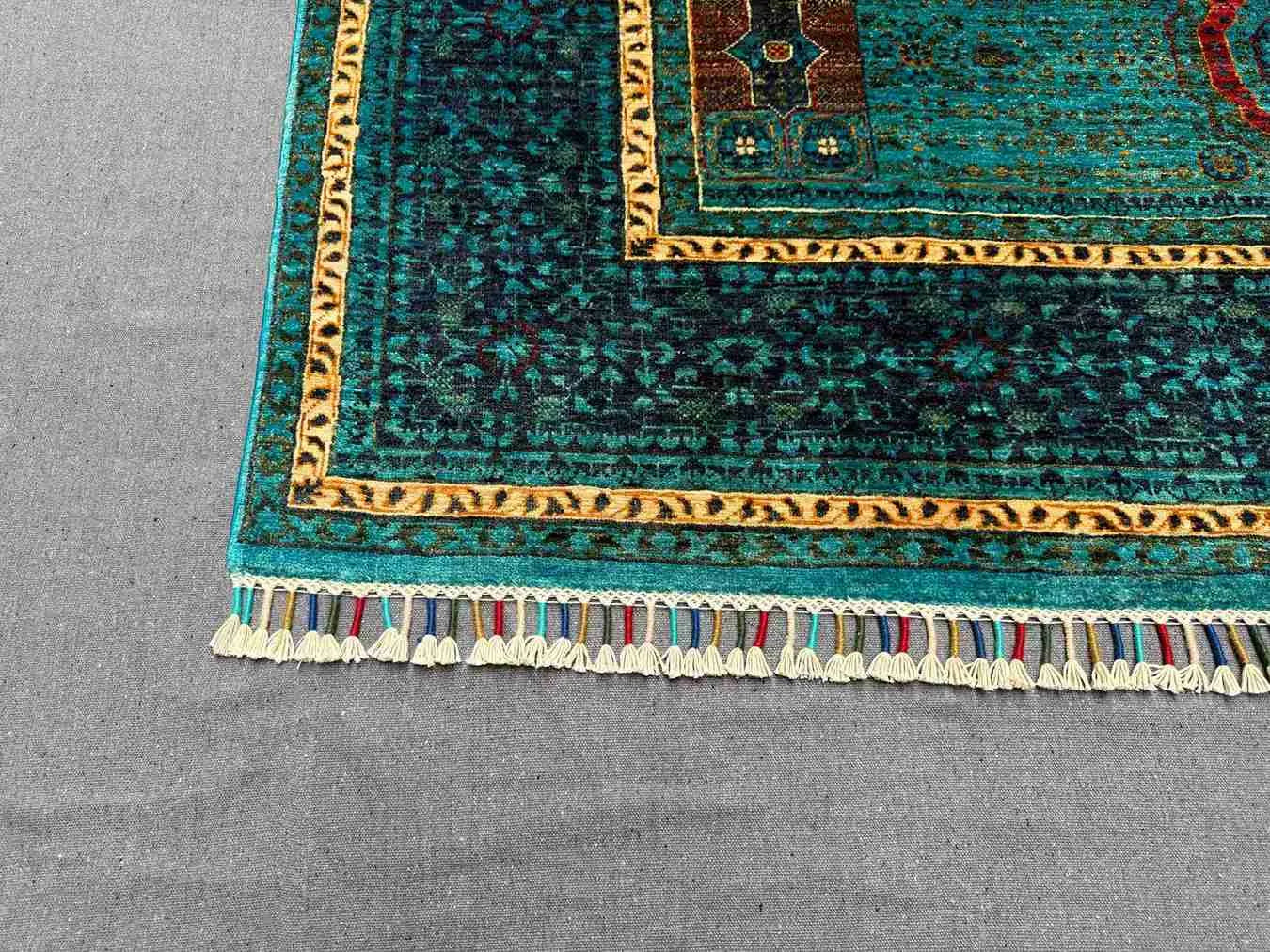 Edge and border detail of Turkish Mamluk rug with rich colors