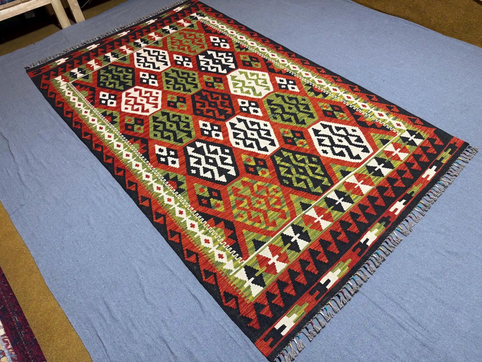  Geometric design Turkish Kilim rug in modern home setting.