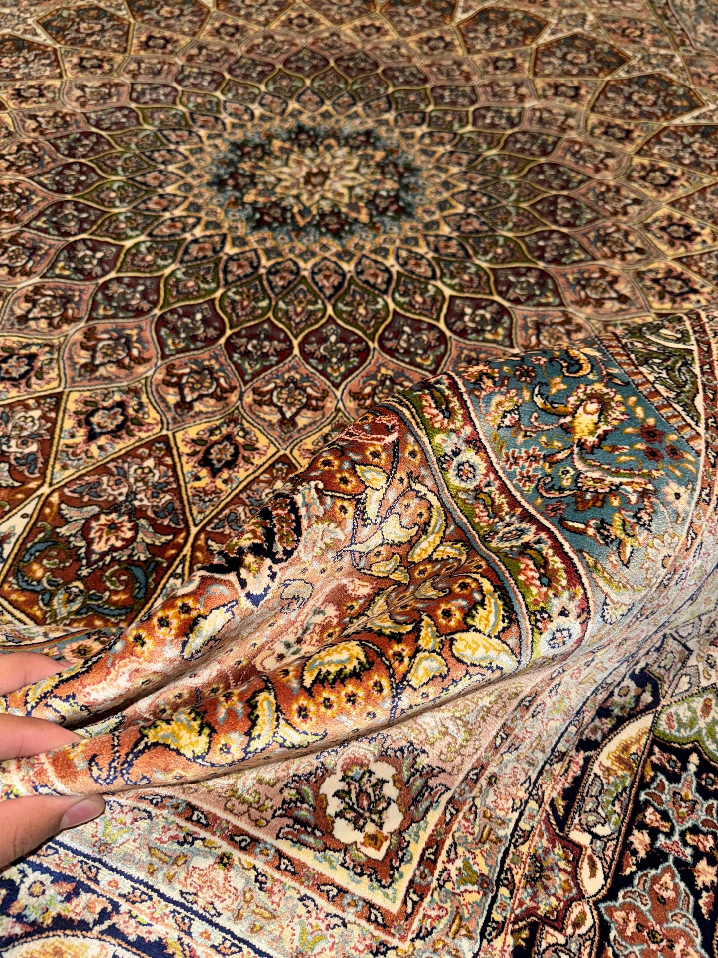Luxurious 5x7 Persian Silk Rug - Intricate Medallion Design, Oriental Floral Carpet for Living Room & Home Decor