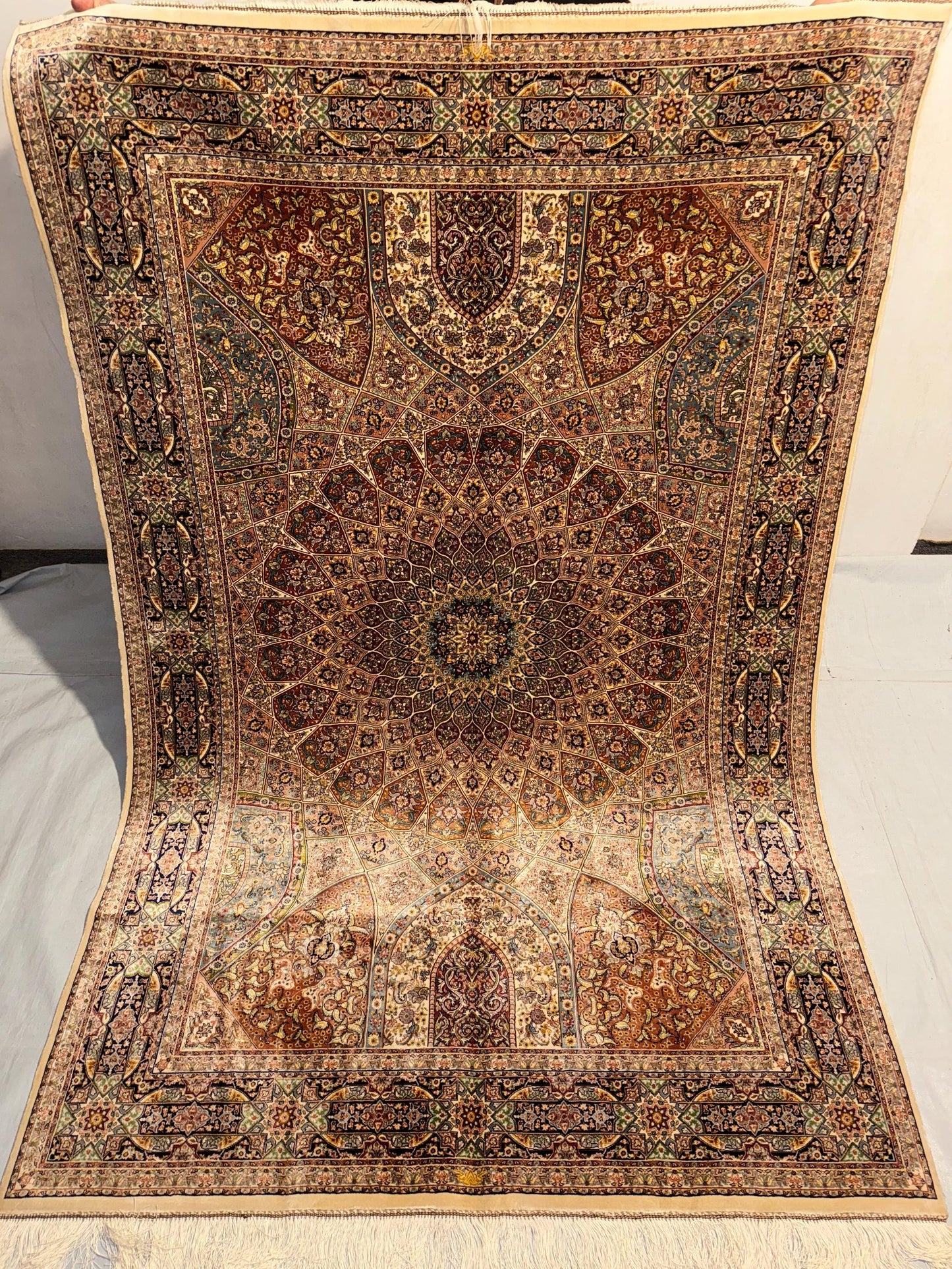 Luxurious 5x7 Persian Silk Rug - Intricate Medallion Design, Oriental Floral Carpet for Living Room & Home Decor
