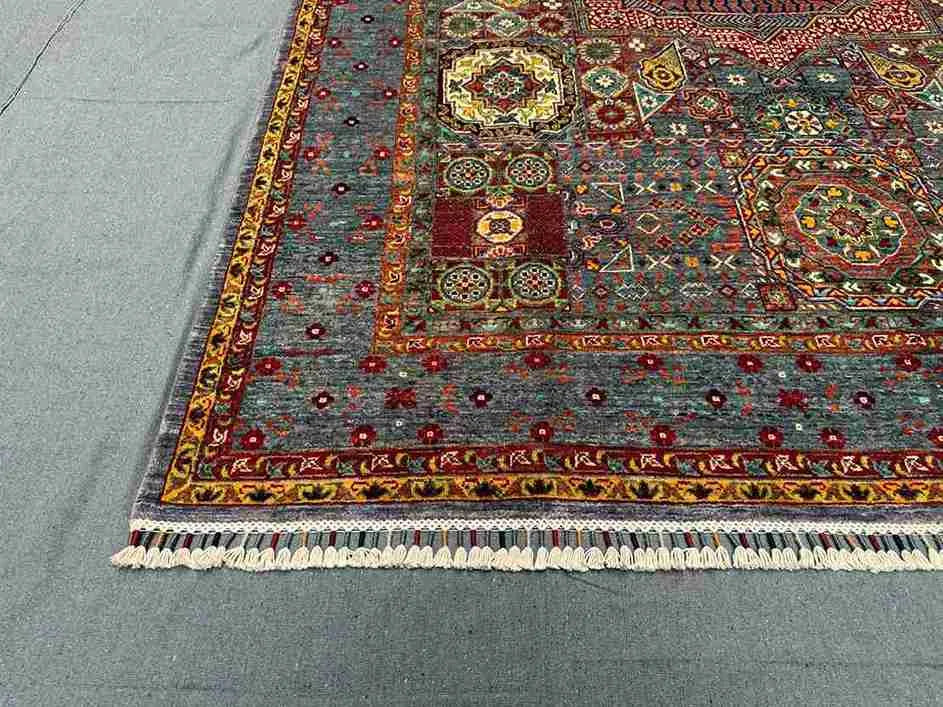 Corner detail of luxury handmade Mamluk rug – Turkish wool and silk blend