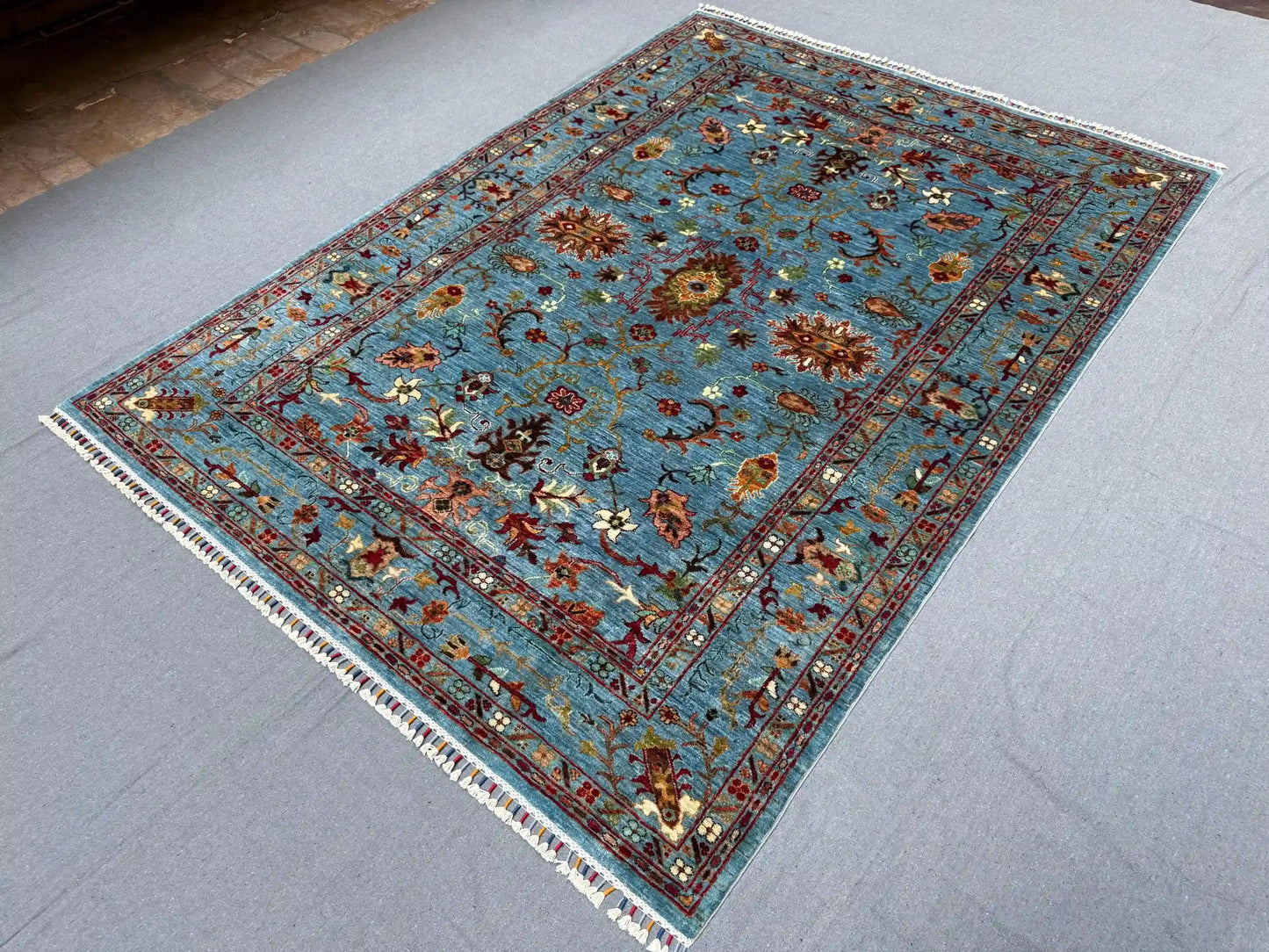 5x7 Persian style Sultani rug in modern living room