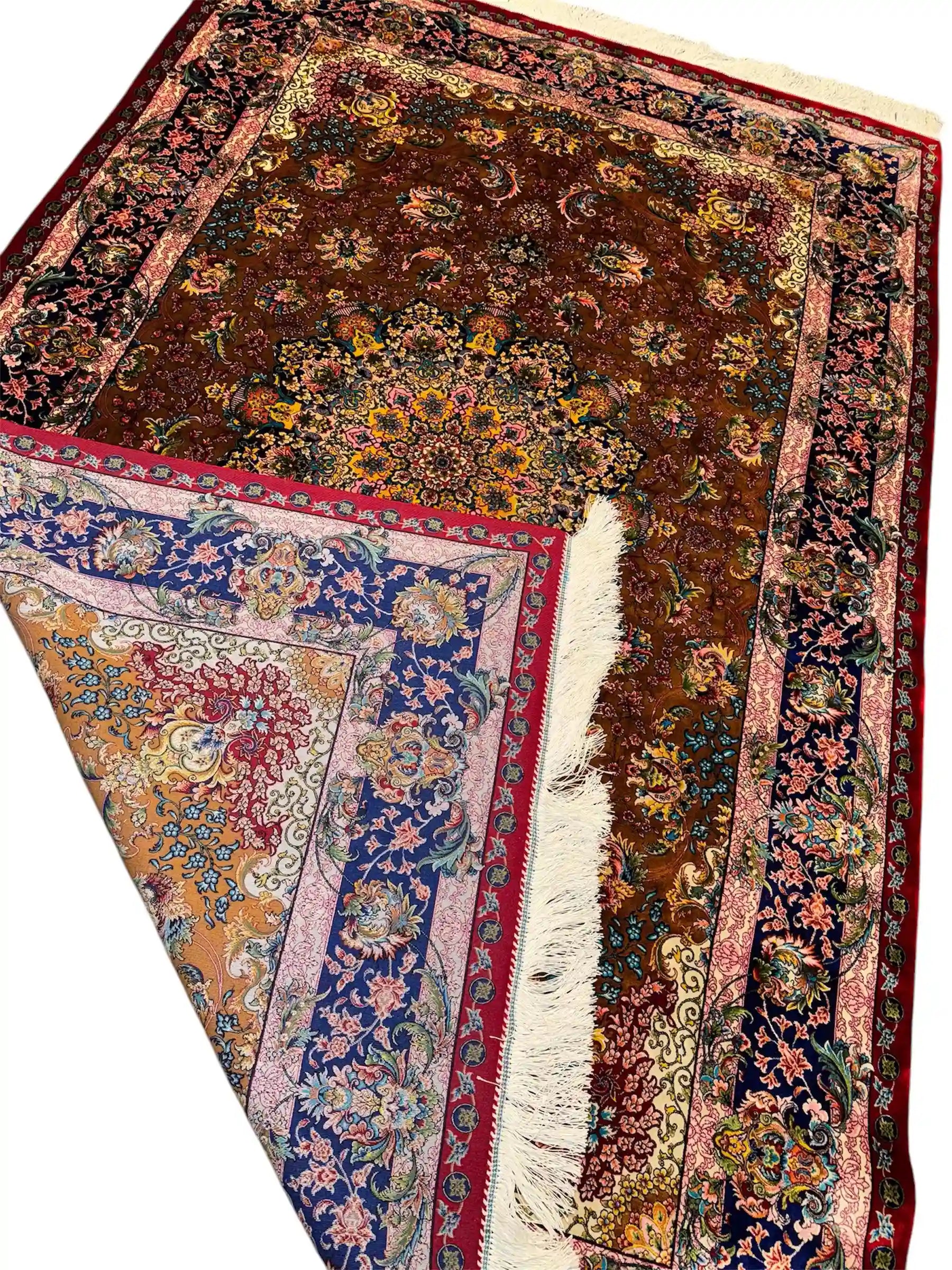  Folded wool silk Persian carpet – detailed edge and thickness