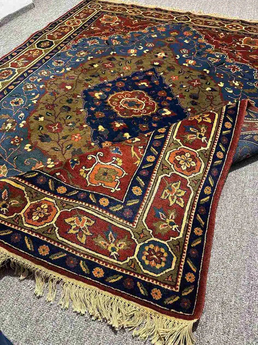 Folded edge of Samarkand Tabriz wool rug – thick hand-knotted pile